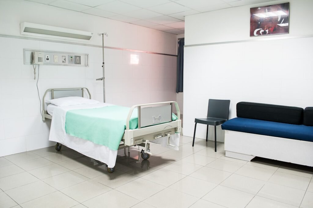 MediTrack: aplicacion de seguimiento de tratamientos cronicos para pacientes y personal sanitario.